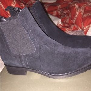 Low ankle suede booties