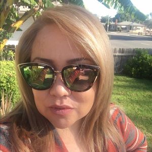 Meet your Posher, Christina