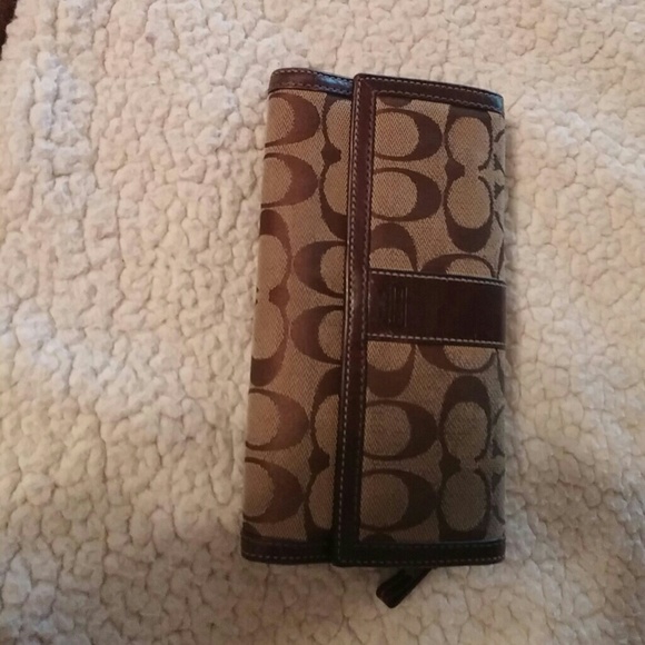 Authentic Coach logo wallet