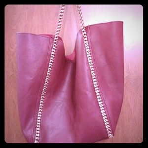 Benian chain detail tote