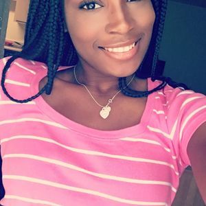 Meet your Posher, Alexis