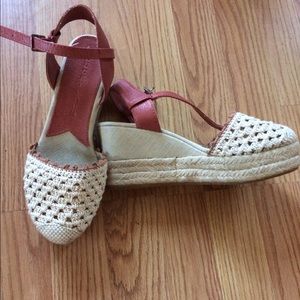 Lucky brand wedge