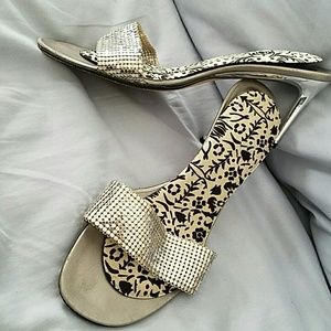 Super cute silver heel