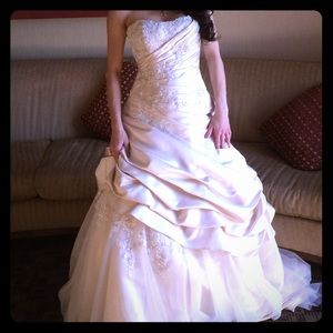 Stunning wedding 👰🏻 dress 👗