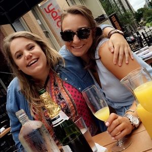 Meet your Posher, Hallie