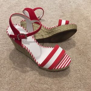 👠👠👠 Red And White Wedges !!