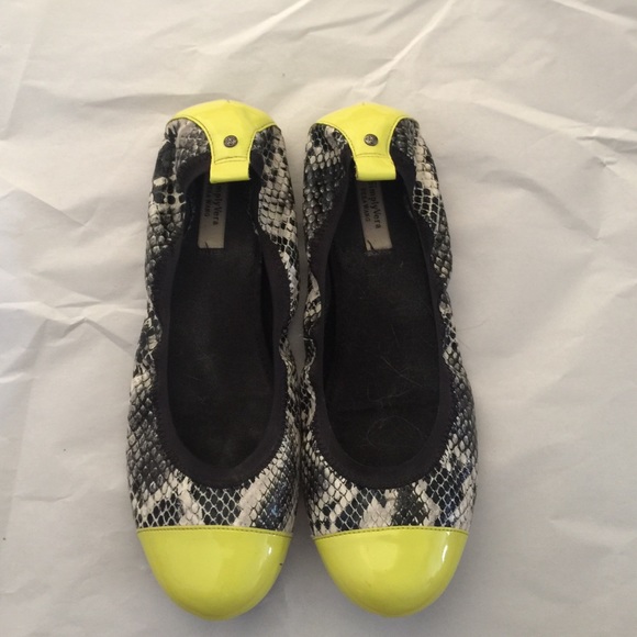 Vera wang flats