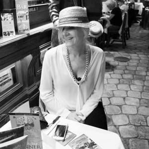 Meet your Posher, Liz