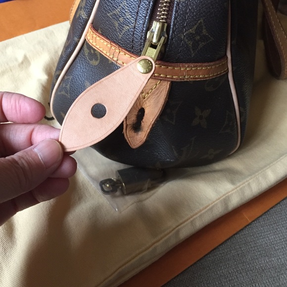 Louis Vuitton montorgueil pm - Picture 2 of 4