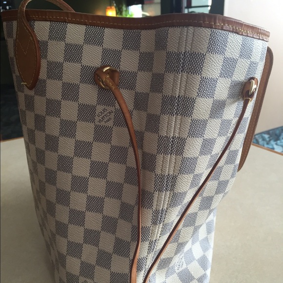Louis Vuitton Neverfull MM. Great everyday bag. - Picture 2 of 4