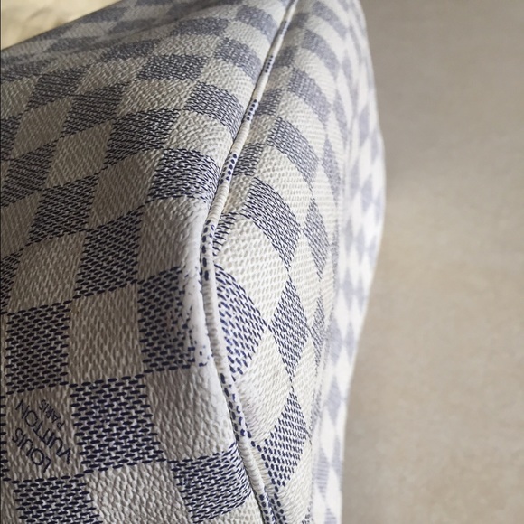 Louis Vuitton Neverfull MM. Great everyday bag. - Picture 3 of 4