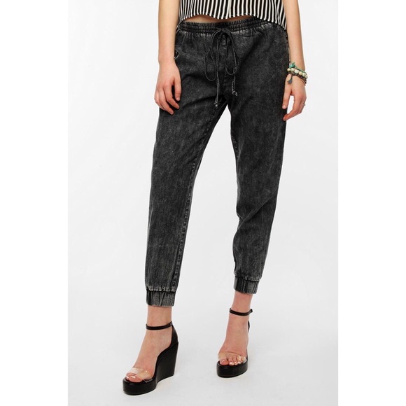 UO Sparkle & Fade Acid-wash Chambray Jogger Pants