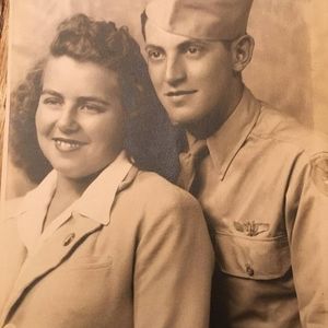 Meet your Posher, Hilary