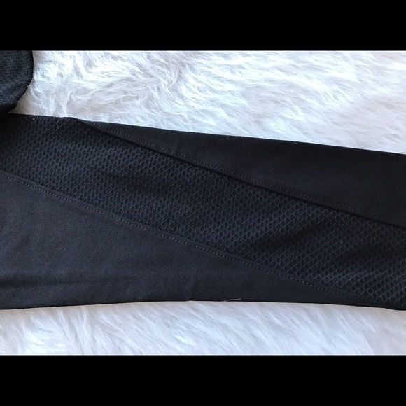 🆕NWT VS PINK mesh leg ultimate yoga legging - Picture 4 of 4