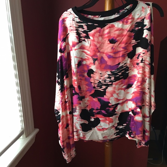 🎁🎁New Beautiful colorful Juicy Couture top🎁🎁 - Picture 1 of 4