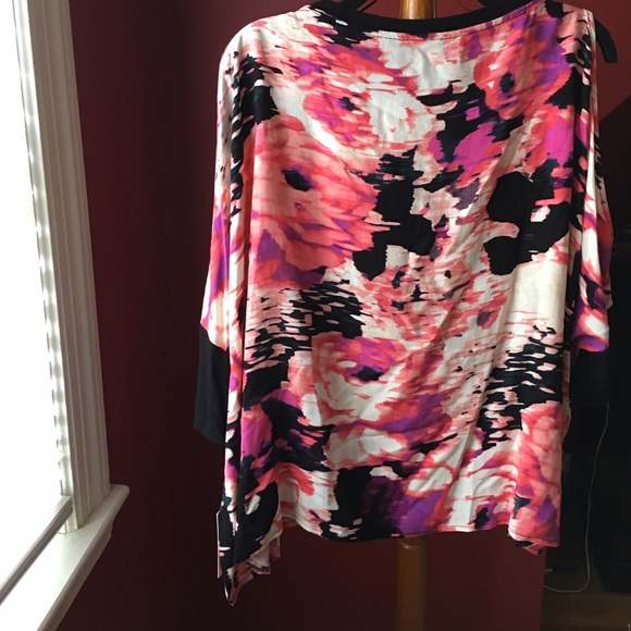 🎁🎁New Beautiful colorful Juicy Couture top🎁🎁 - Picture 2 of 4