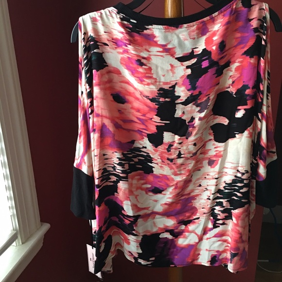 🎁🎁New Beautiful colorful Juicy Couture top🎁🎁 - Picture 4 of 4