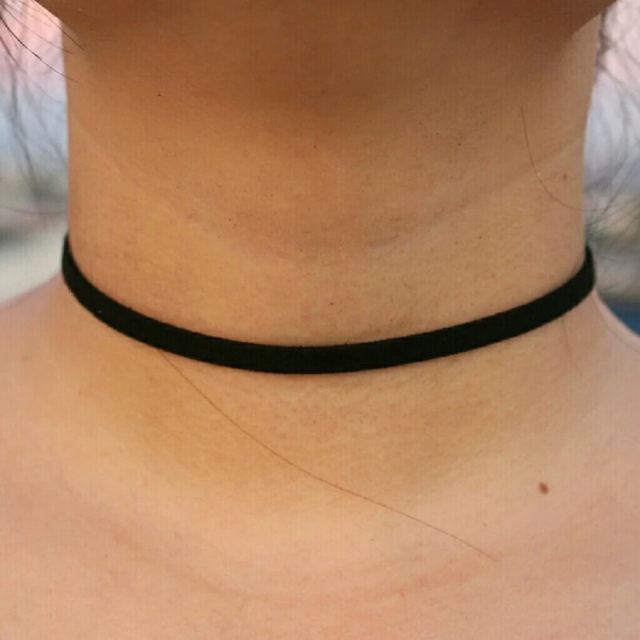Thin Black & Gold Velvet Choker - Picture 2 of 2