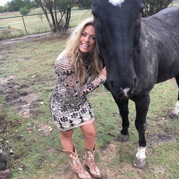 Meet your Posher, Ashley - Picture 3 of 4