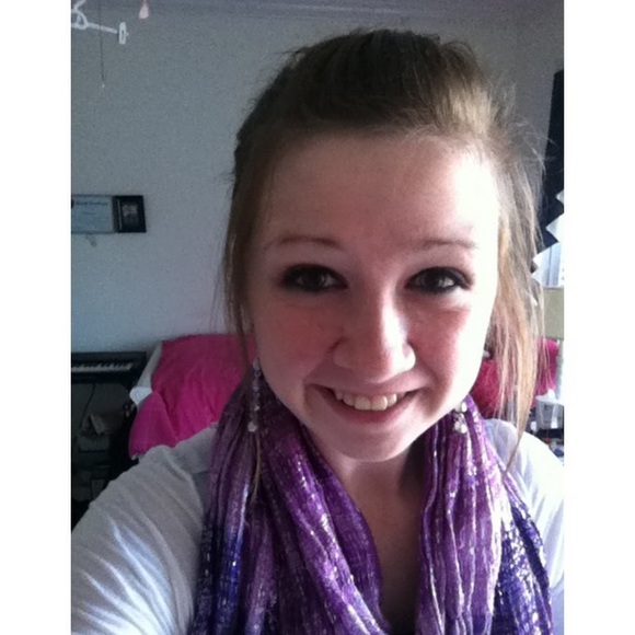Meet your Posher, Alli - Picture 1 of 1