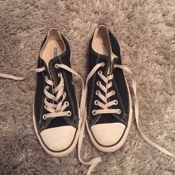 Black converse! Worn 3-4 times. Like new!!!