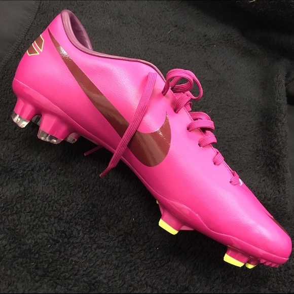 size 8 women's soccer cleats