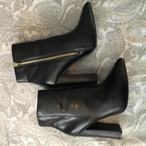 Steve Madden Millo bootie sz.6