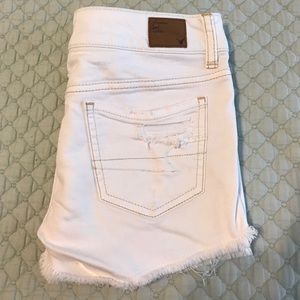 White American Eagle shorts