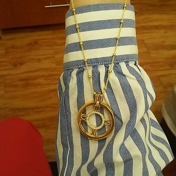 Sterling silver locket - Picture 1 of 3