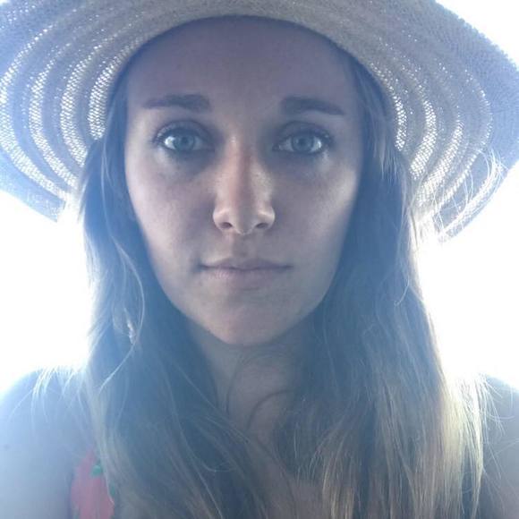 Meet your Posher, Jenny - Picture 2 of 2