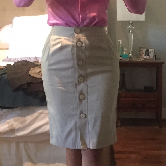 gray skirt
