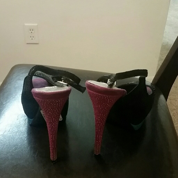 Heel - Picture 2 of 3