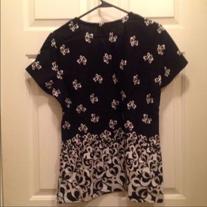 💖Black & White Cross Scrub Top💖