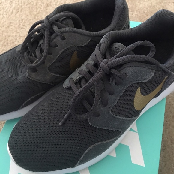 Nike - Picture 2 of 3