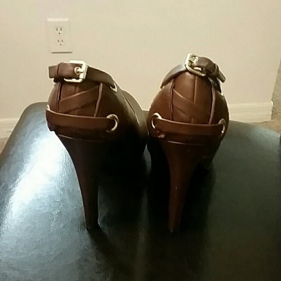 Heels - Picture 2 of 3