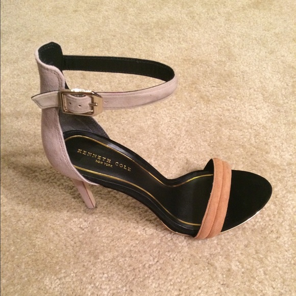 LAST 1: NIB Kenneth Cole Brooke Taupe HeeledSandal