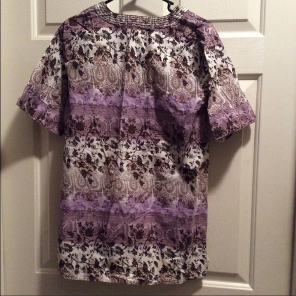 💖Multicolored Scrub Top💖 - Picture 2 of 2