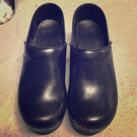 Black Danskos