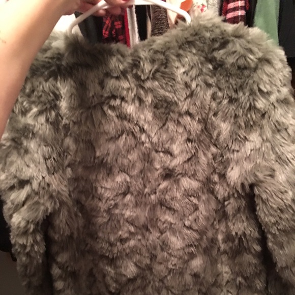 Forever 21 faux fur jacket - Picture 2 of 4