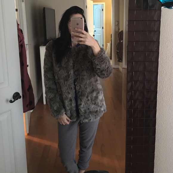 Forever 21 faux fur jacket - Picture 4 of 4