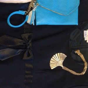 Flash Sale 🎁Black Dress with Bow Accent