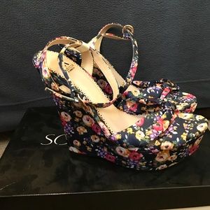 Floral wedges sz 9