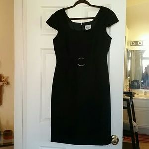 Black size 10 lined dress, emphasize the shape