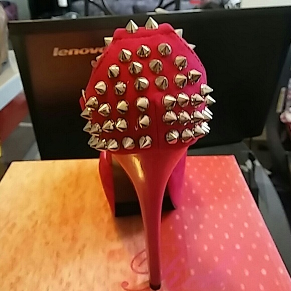 Heels - Picture 2 of 3