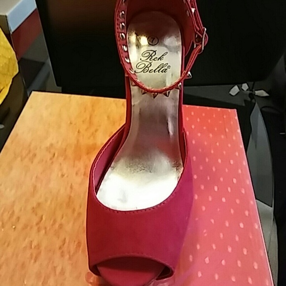 Heels - Picture 3 of 3