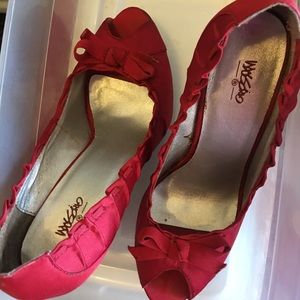Size 6 1/2 red peep toe pumps 👠