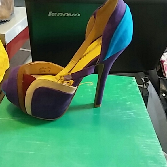 Heels - Picture 3 of 3