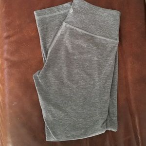 Lululemon wunder under crops heather gray size 4