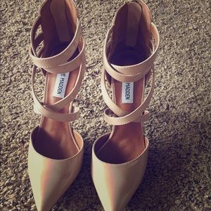 Steve Madden Nude Pumps