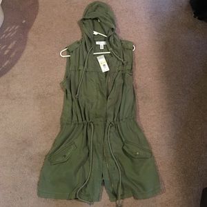 Kenneth Cole vest, size small.